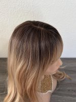 24 Inch Dark Root Cool Beige Blonde Long Wavy Wig with Wispy Bangs